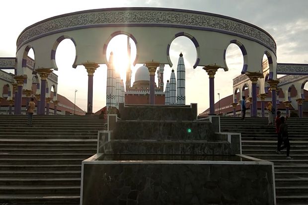 Ngabuburit Asyik di Koloseum Masjid Agung Jawa Tengah Semarang