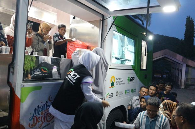 Sajian Siap Santap Humanity Food Truck Sapa Pemulung TPST Piyungan