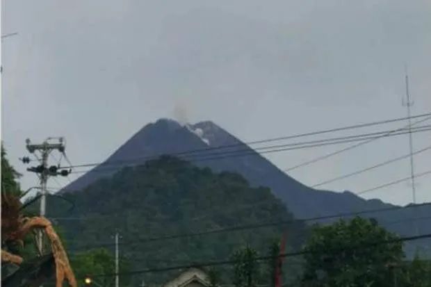 Gunung Merapi Lima Kali Keluarkan Lava Pijar dalam Enam Jam
