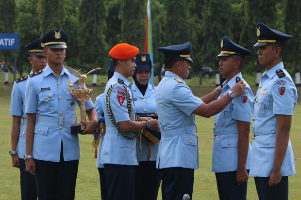 TNI Tambah 43 Penerbang Militer Baru, Dua di Antaranya Wanita