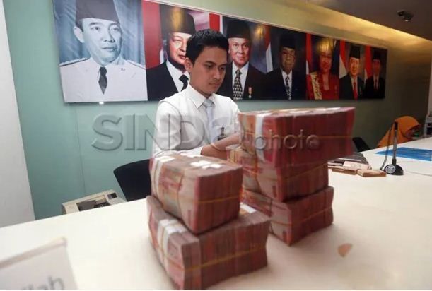 Rupiah Melemah Dekati Rp15.000/USD