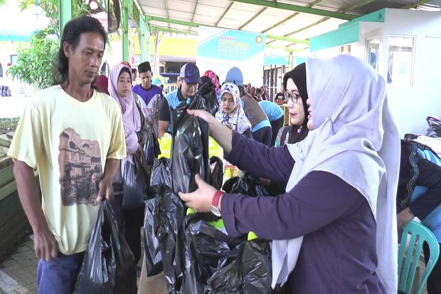 RSI Weleri Kendal Bagikan 1.000 Paket Sembako Murah