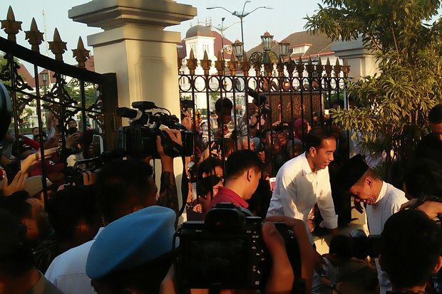 Presiden Jokowi Bagi 3.000 Paket Sembako di Yogyakarta