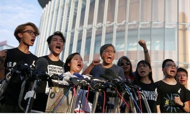 Ribuan Demonstran Tuntut Pemimpin Hong Kong Mundur