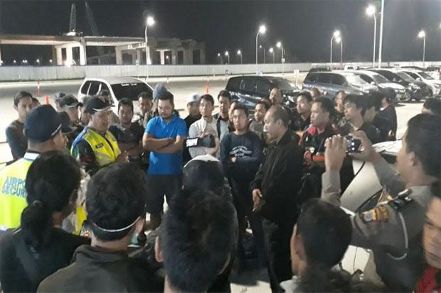 Dilarang Naikkan Penumpang di Bandara YIA, Taksi Online Minta Kejelasan