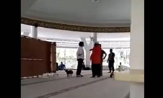 Akhirnya Perempuan Pembawa Anjing ke Masjid Jadi Tersangka