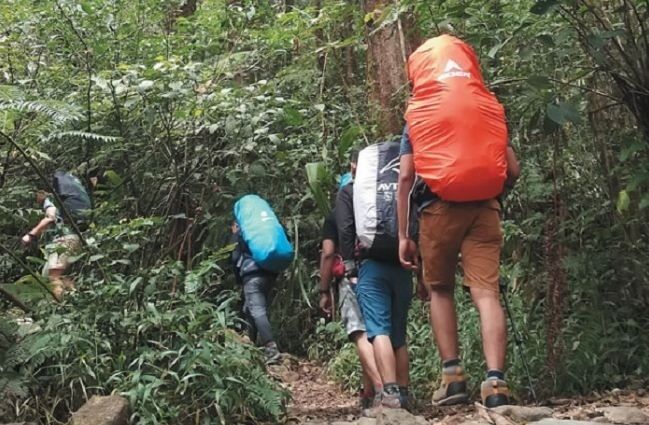 Dua Pendaki Alami Cedera di Puncak Gunung Sindoro