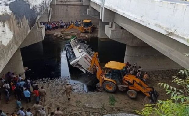 29 Meninggal dalam Kecelakaan Bus di India yang Terjun ke Kanal
