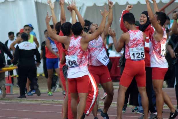 Putra-Putri Indonesia Kawinkan Emas di Lari Estafet 4x100 Meter