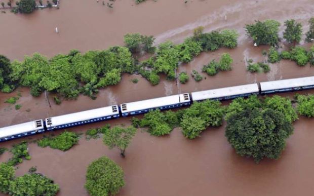 Militer India Selamatkan 700 Penumpang Kereta yang Terjebak Banjir