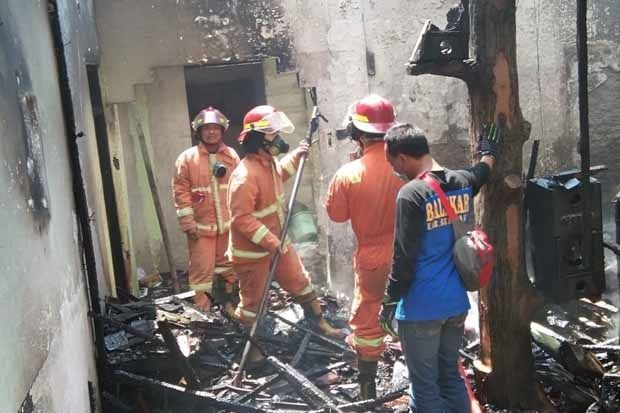 Diduga Korsleting, Rumah Warga Semarang Ludes Terbakar