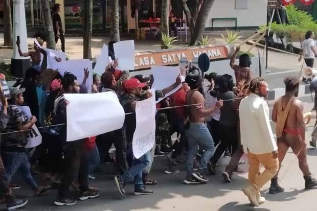 Ratusan Mahasiswa UKSW Salatiga Asal Papua Demo Kecam Rasisme