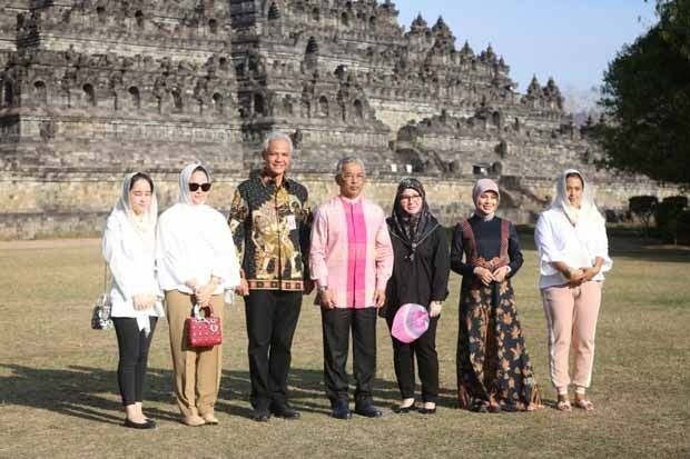 Raja Malaysia Kagumi Arsitektur Candi Borobudur