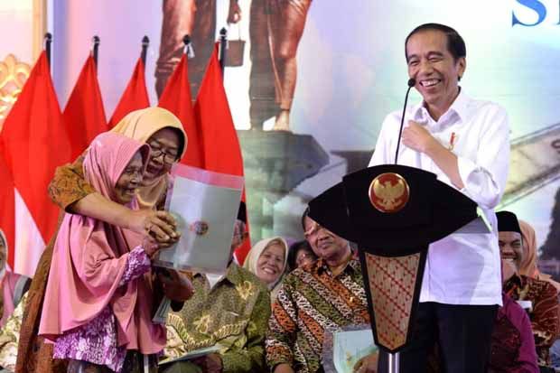 Presiden Jokowi Serahkan 3.000 Sertifikat Tanah di Sukoharjo