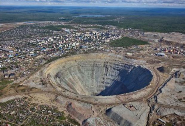 Pasokan Berlian Terbesar di Dunia Diproduksi di Rusia