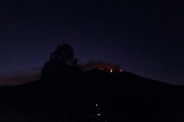 Kebakaran Gunung Merbabu Kian Meluas, Petugas Siaga di Tekelan