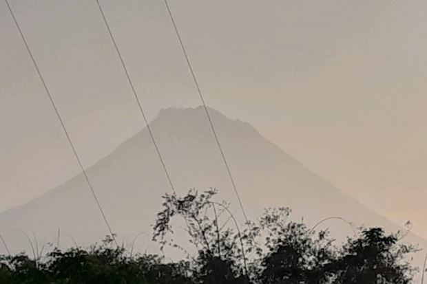 Gunung Merapi Semburkan Awan Panas Sejauh 1,1 Kilometer