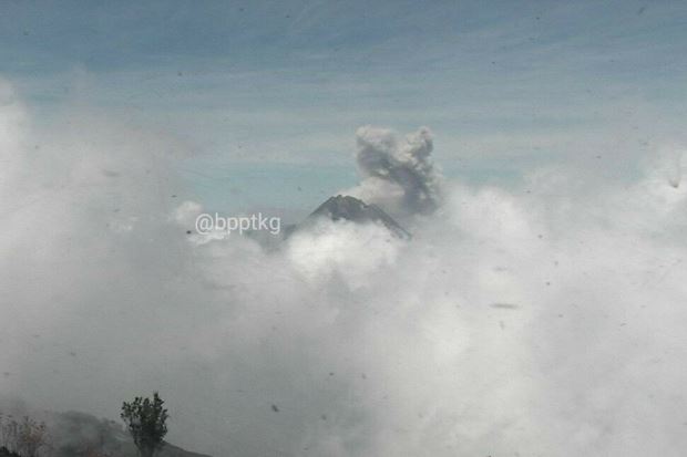 Gunung Merapi Muntahkan Lava Sejauh 700 Meter