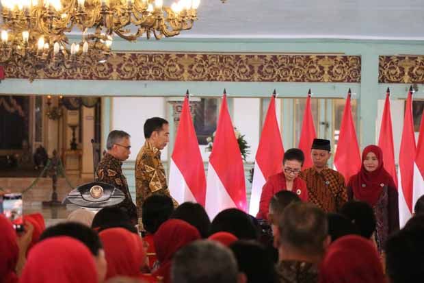 Hari Batik Nasional, OJK Hadirkan 2 BWM Klaster Nasabah Pembatik