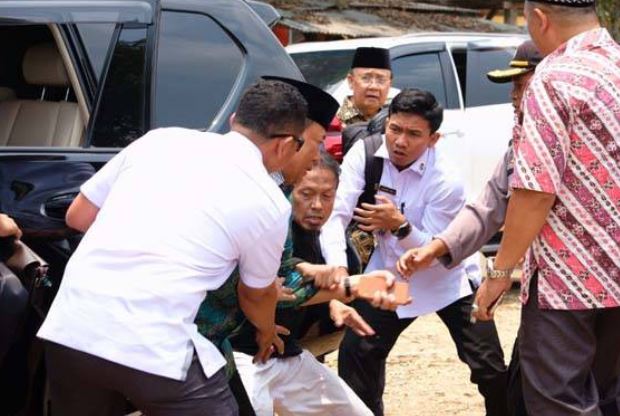 Pria Berpisau Serang Menko Polhukam Wiranto di Pandeglang