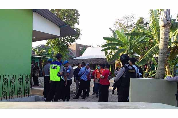 Densus 88 Geledah Rumah Kontrakan di Mayang Sukoharjo