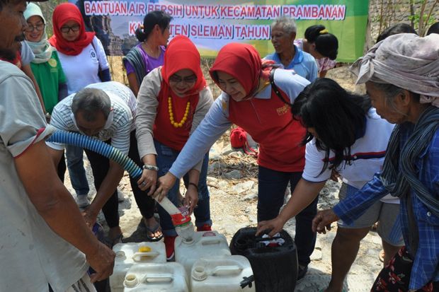 Prambanan Kekeringan, Kagama Sleman Berikan 36 Tanki Air Bersih
