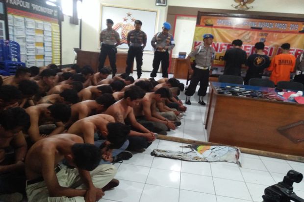 Polisi Amankan 51 Orang yang Diduga Terlibat Kerusuhan di Mandala Krida
