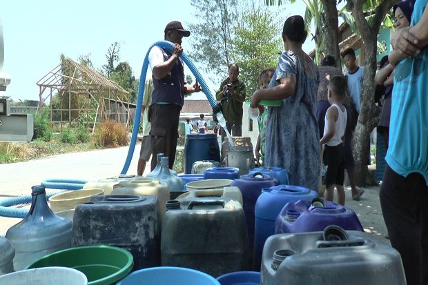 Sumur Mengering, Warga Kendal Andalkan Kiriman Bantuan Air Bersih