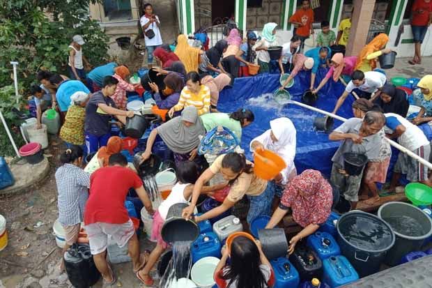 Ribuan Warga Kesulitan Air Bersih, IKM Salatiga Salurkan Bantuan