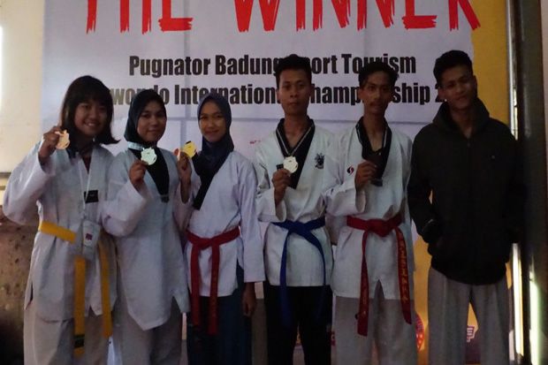 UKM Taekwondo AMIKOM Raih Lima Medali Kejuaraan Internasional di Bali