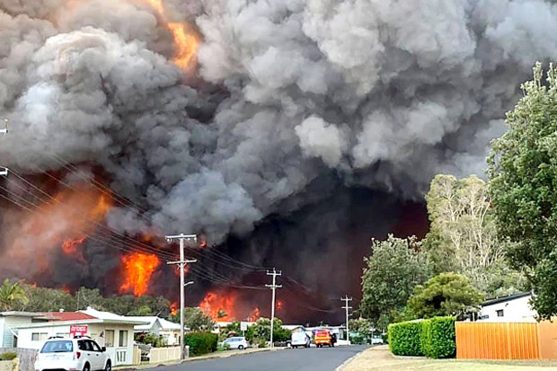 2 Tewas, 7 Hilang dan 100 Rumah Hancur dalam Kebakaran Hutan di Australia