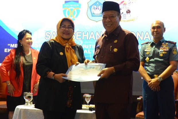 Polimarin Semarang Beri Penghargaan Kepada Dua Tokoh Kemaritiman