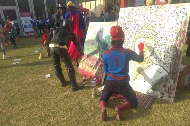 Aksi Spiderman dan Batman Ikut Ramaikan Borobudur Marathon