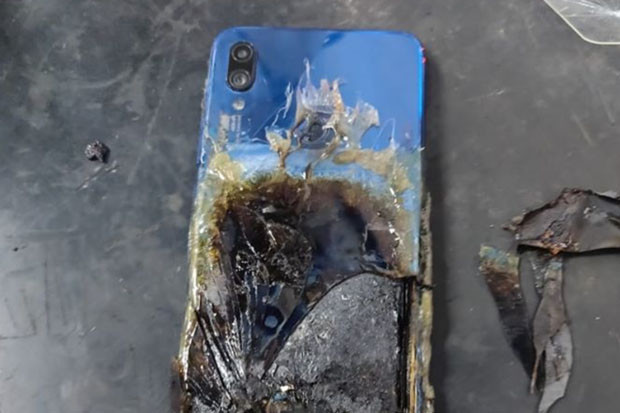 Sebuah Ponsel Redmi Note 7S di India Tiba-tiba Terbakar