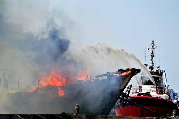 Kapal Terbakar di Tanjung Emas Semarang, Satu ABK Terluka