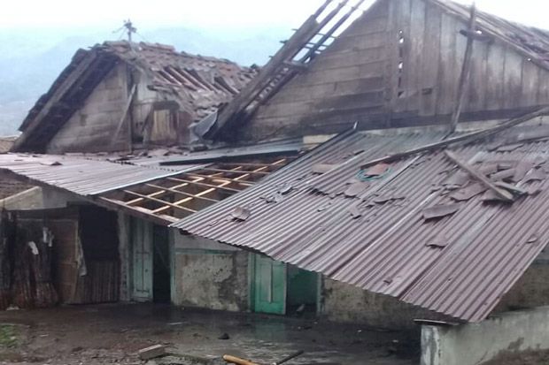Diterjang Puting Beliung, Puluhan Rumah Warga Kledung Temanggung Rusak