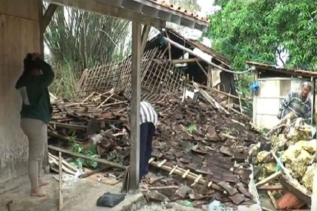Empat Rumah di Godong Grobogan Ambruk Diterjang Puting Beliung