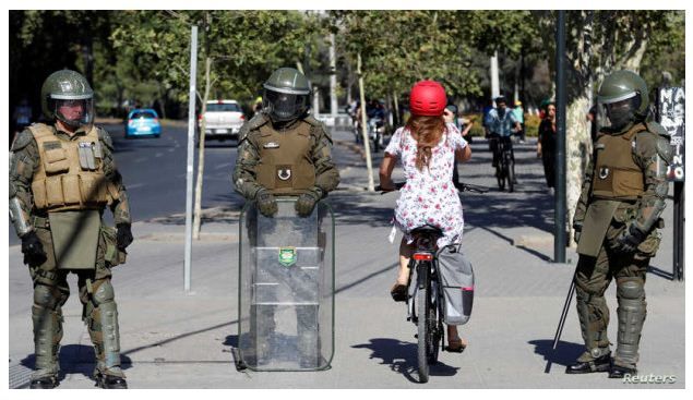 Transportasi Lumpuh Akibat Kerusuhan, Warga Cile Beralih Naik Sepeda