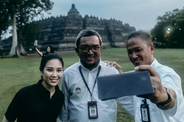 Wamen Parekraf Angela Tanoesoedibjo Berbagi Momen Kunjungi Borobudur