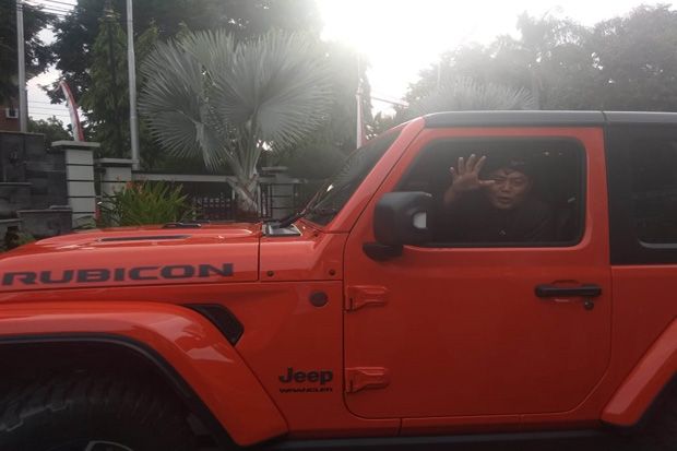 Bupati Karanganyar Sumringah Memakai Mobil Dinas Jeep Rubicon