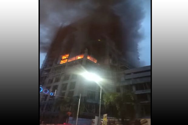 Proyek Pembangunan Hotel Tentrem Semarang Terbakar