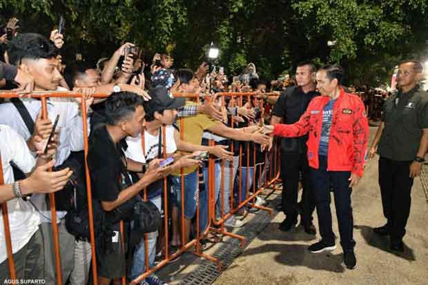 Presiden Jokowi Rayakan Tahun Baru Bersama Warga di 0 KM Yogyakarta