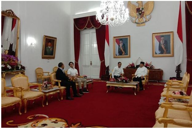 Menhan Prabowo dan Putranya Jadi Tamu Pertama Jokowi di Tahun 2020