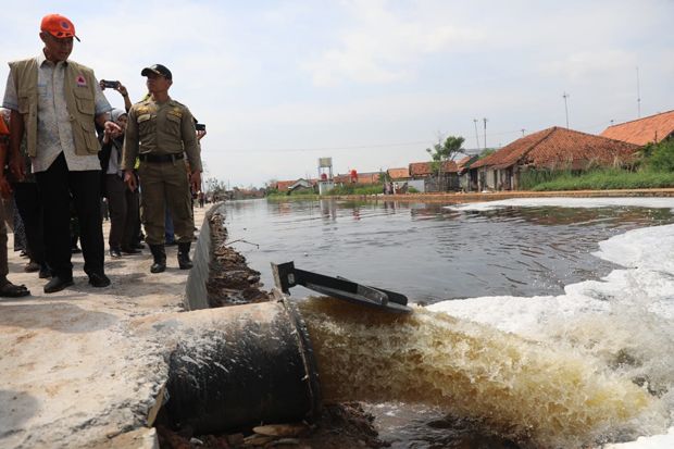 Cek Tiga Pompa di Pekalongan, Ganjar: Penanganan Banjir Belum Tuntas