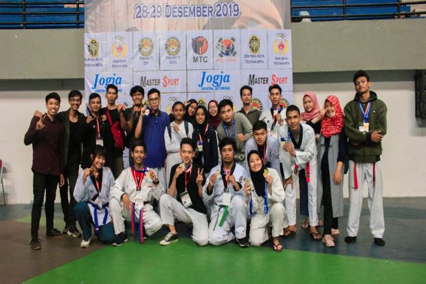 Tim Taekwondo Amikom Sabet 13 Medali Wali Kota Yogyakarta Cup 2019