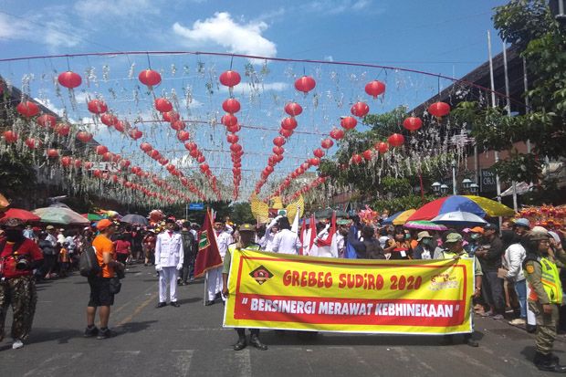 Ribuan Orang Saksikan Grebeg Sudiro di Depan Pasar Gede Solo