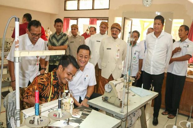 Mensos Janji Renovasi Balai Besar Prof Dr Soeharso Solo