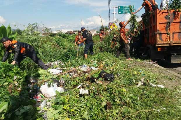 Pemuda Pancasila Bersihkan Lahan Pasar Rejosari