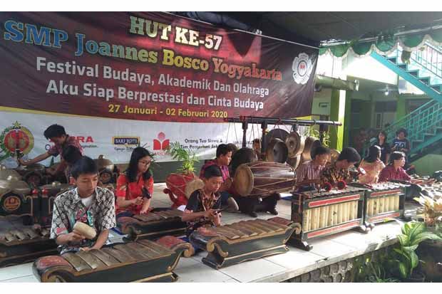 Lestarikan Budaya, SMP Joannes Bosco Gelar Festival Jawa Tingkat SD