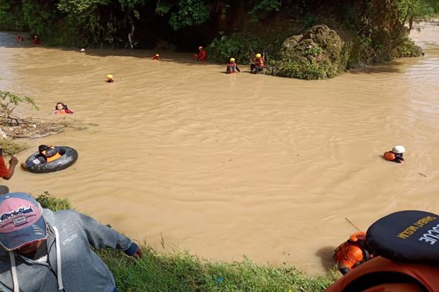 Kakek 65 Tahun Hilang Terseret Arus Sungai Cemoro Karanganyar